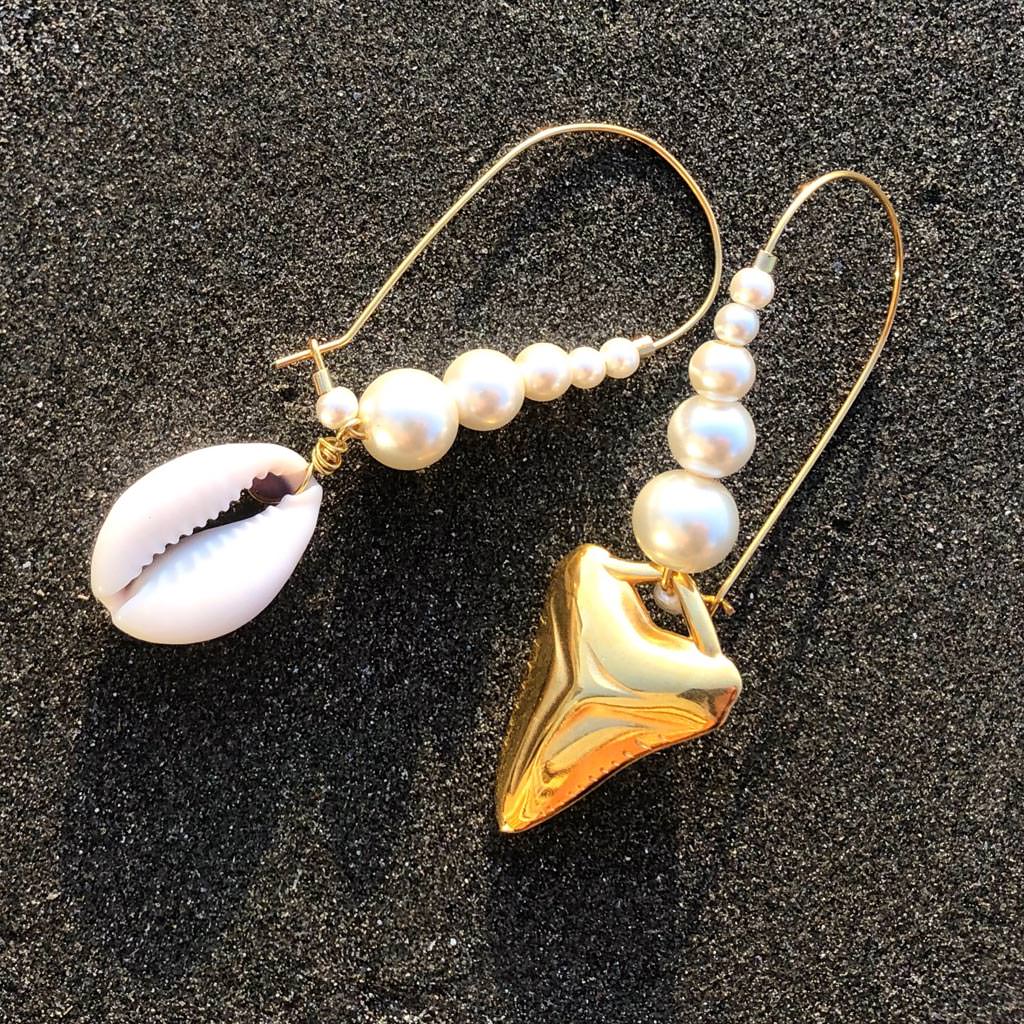 Dana Levy Shark Tooth and Seashell Charm Pearl Hoop Earrings - Sand